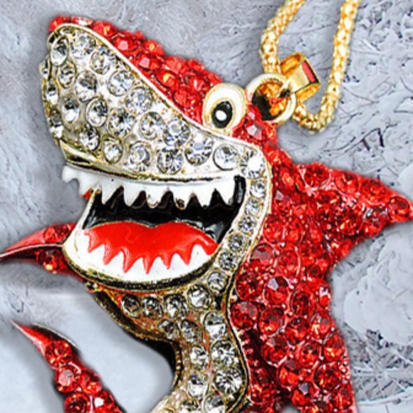 Red White Crystal Rhinestone Shark Pendant/Brooch - Picture 5 of 6